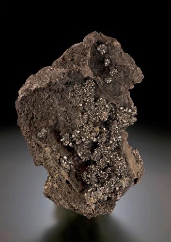 Gratonite<br />Mina Excelsior, Cerro de Pasco, distrito minero Atacocha, Provincia Pasco, Departamento Pasco, Perú<br />13.5 x 10 x 7 cm / main crystal: 0.6 cm<br /> (Author: MIM Museum)