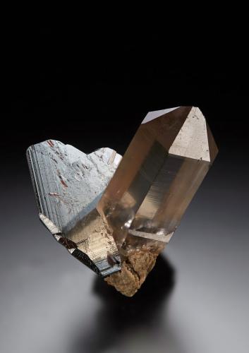 Hematite<br />Cavradi, Curnera Valley, Tujetsch (Tavetsch), Vorderrhein Valley, Grischun (Grisons; Graubünden), Switzerland<br />5.5 x 4.5 x 5 cm / main crystal: 4.8 cm<br /> (Author: MIM Museum)