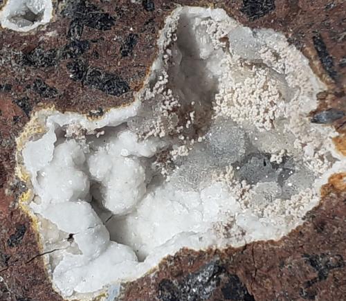 Phillipsite<br />Limberg Quarries, Sasbach, Kaiserstuhl, Baden-Württemberg, Germany<br />7 x 5 cm<br /> (Author: Volkmar Stingl)