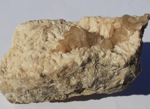 Calcite in Dolomite<br />Schäfer Quarry, Hambach - Gückingen area, Hahnstätten, Rhein-Lahn-Kreis, Rhineland-Palatinate/Rheinland-Pfalz, Germany<br />8 x 4,5 cm<br /> (Author: Volkmar Stingl)