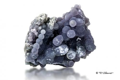 Cuarzo (variedad calcedonia)<br />Zona Mamuju, Provincia Sulawesi Barat, Indonesia<br />4,8 cm x 3,8 cm x 2,3 cm<br /> (Autor: Pere Alonso)
