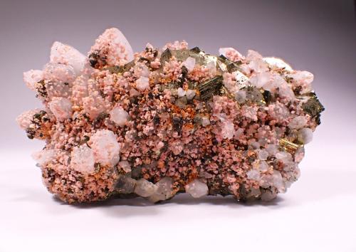 Rhodochrosite, Pyrite, Quartz<br />Mina Oppu, Nishimeya-mura, Distrito Nakatsugaru, Prefectura Aomori, Región Tohoku, Isla Honshu, Japón<br />126 mm x 69 mm x 41 mm<br /> (Author: Don Lum)