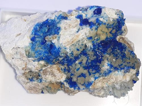 Veszelyite, Hemimorphite<br />Laochang ore field, Gejiu, Honghe Prefecture, Yunnan, China<br />5,5 x 3,5 cm<br /> (Author: Volkmar Stingl)