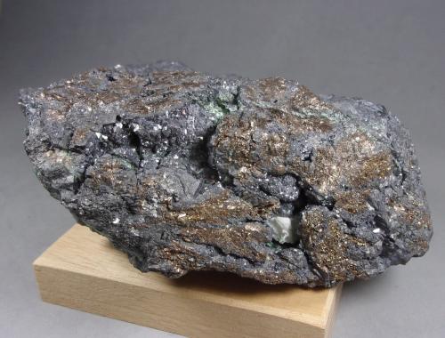 Gersdorffita con Niquelina<br />Aït Ahmane, Agdz, distrito minero Bou Azzer, Provincia Zagora, Región Drâa-Tafilalet, Marruecos<br />12,8 x 9 x 4,3 cm.  1.376 g.<br /> (Autor: J. G. Alcolea)