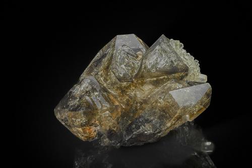 Quartz (variety smoky quartz), Calcite<br />Lowville, Lewis County, New York, USA<br />7.6 x 5.7 cm<br /> (Author: am mizunaka)
