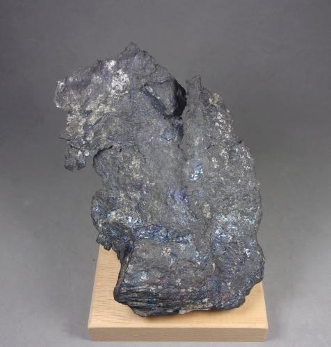 Plata y Bornita<br />San Martín, Distrito San Martín-Sabinas, Municipio Sombrerete, Zacatecas, México<br />12,7 x 8 x 3,6 cm.  254,3 g.<br /> (Autor: J. G. Alcolea)