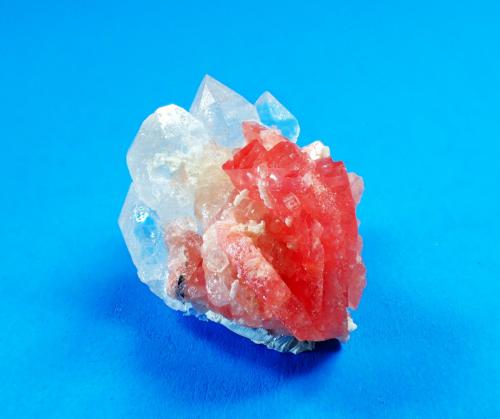 Rhodochrosite, Apatite, Quartz<br />Wutong Mine, Liubao, Cangwu, Wuzhou Prefecture, Guangxi Zhuang Autonomous Region, China<br />34 mm x 28 mm x 22 mm<br /> (Author: Don Lum)