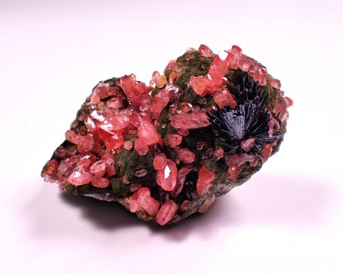 Rhodochrosite, Goethite<br />Mina Potosí, nivel 10, Santo Domingo (Francisco Portillo), Distrito Santa Eulalia, Municipio Aquiles Serdán, Chihuahua, México<br />35 mm x 25 mm x 20 mm<br /> (Author: Don Lum)