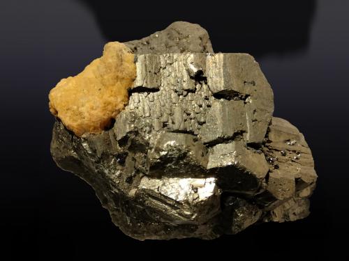 Pyrite<br />Mina Gavorrano, Gavorrano, Provincia Grosseto, Toscana, Italia<br />62 mm x 50 mm x 41 mm<br /> (Author: Firmo Espinar)