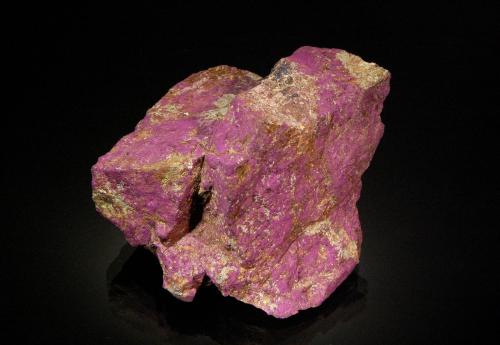 Purpurite<br />Purple Haze Claim, Cache La Poudre Wilderness, Larimer County, Colorado, USA<br />6.3 x 6.0 x 4.1 cm<br /> (Author: Michael Shaw)