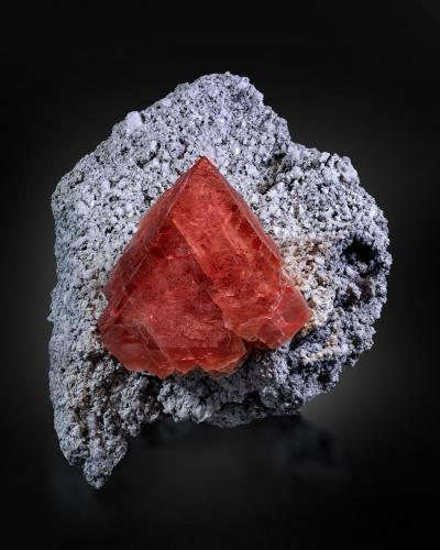 Fluorite<br />Planggenstock, Uri, Switzerland<br />32 x 42 x 26 cm / main crystal: 18.4 cm.<br /> (Author: MIM Museum)