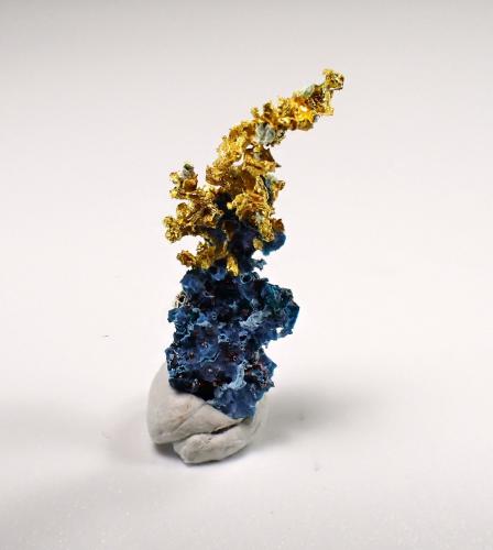 Gold, Shattuckite<br />Okozondje village, Otjewe, Omaeke Region, Namibia<br />15 mm x 12 mm<br /> (Author: Don Lum)