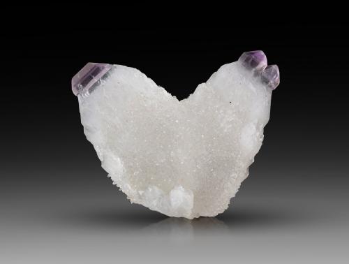 Quartz (variety amethyst)<br />Andilamena, Andilamena District, Toamasina Province (Tamatave), Alaotra-Mangoro Region, Madagascar<br />2 x 6 x 5 cm / main crystal: 5.1 cm<br /> (Author: MIM Museum)
