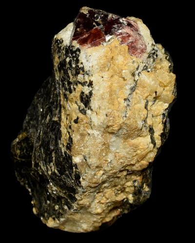 Zircon, Apatito, Calcita, Biotita,<br />Astor Valley, Astor District, Gilgit-Baltistan (Northern Areas), Pakistan<br />42 x 30 mm<br /> (Autor: UVmineral)