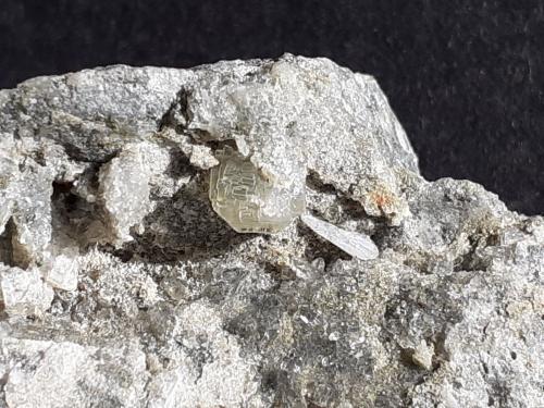 Prehnite, Stilbite<br />Ranalt, Neustift im Stubaital, Stubai Valley, Distrito Innsbruck-Land, Tirol Norte, Tirol, Austria<br />FoV 1,4 x 1,0 cm<br /> (Author: Volkmar Stingl)