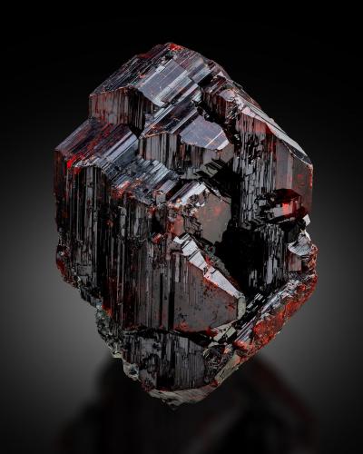 Wurtzita<br />Merelani, Montes Lelatema, Distrito Simanjiro, Región Manyara, Tanzania<br />7.5 x 4 x 4.5 cm / cristal principal: 5.2 cm<br /> (Autor: Museo MIM)