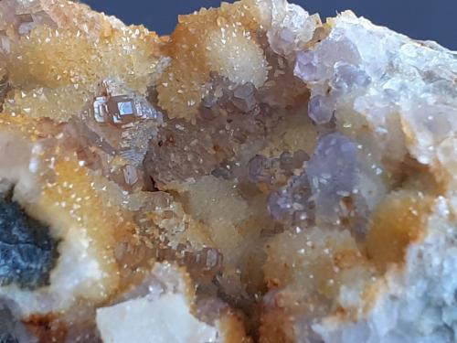 Fluorite, Quartz<br />Yongping, Yanshan, Shangrao Prefecture, Jiangxi Province, China<br />5,5 x 5 cm<br /> (Author: Volkmar Stingl)