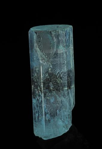 Beryl (variety aquamarine), Columbite-(Fe)<br />Shigar Valley, Shigar District, Gilgit-Baltistan (Northern Areas), Pakistan<br />5.7 x 2.5 cm<br /> (Author: am mizunaka)