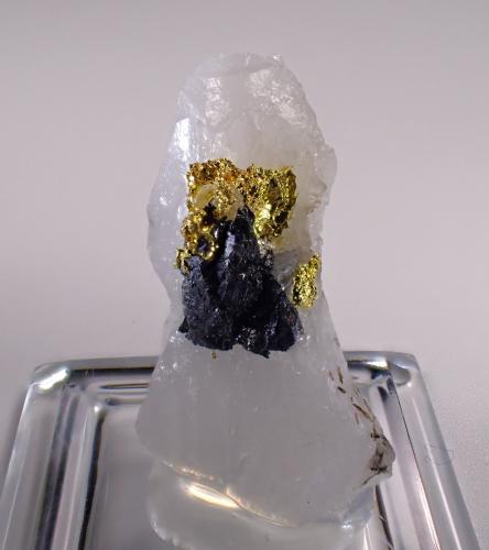 Native Gold, Sphalerite, Quartz<br />Timmins Mine, Township, Timmins area, Cochrane District, Ontario, Canada<br />26 mm x 15 mm x 15 mm<br /> (Author: Don Lum)