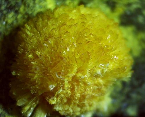 Valentinite<br />Xikuangshan depósito de antimonio, Lengshuijiang, Prefectura  Loudi, Provincia Hunan, China<br />3 x 2,5 cm<br /> (Author: Volkmar Stingl)