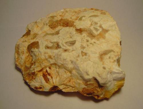 fosforita<br />Costanaza Mine (Phosphate Mine), Logrosán, San Cristóbal Hill, Comarca Las Villuercas, Cáceres, Extremadura, Spain<br />7x7x3 cm.<br /> (Autor: Joaquin Montoro)