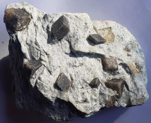 Magnesite (variety breunnerite)<br />Passo di Vizze, Sankt Jakob/Stein, Valle Vizze, Provincia Bolzano, Trentino-Alto Adige (Trentino-Südtirol), Italia<br />8 x 6 cm<br /> (Author: Volkmar Stingl)