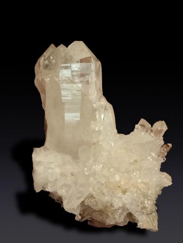 Quartz<br />La Selva Mine, Casal di Pari, Civitella-Paganico, Grosseto Province, Tuscany, Italy<br />47 mm x 65 mm x 38 mm<br /> (Author: Firmo Espinar)