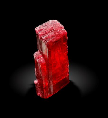 Rhodonite<br />Morro da Mina Mine, Conselheiro Lafaiete, Minas Gerais, Brazil<br />2 x 2 x 5.5 cm / main crystal: 5.4 cm.<br /> (Author: MIM Museum)