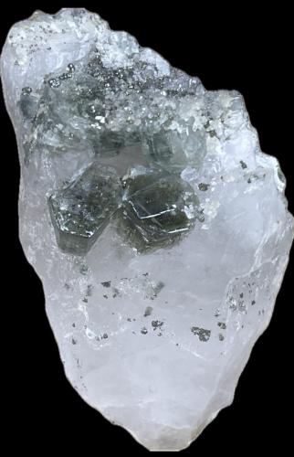 Fluorapatito y Cuarzo<br />Minas da Panasqueira, Aldeia de São Francisco de Assis, Covilhã, Castelo Branco, Cova da Beira, Centro, Portugal<br />7,5x4cm<br /> (Autor: castrominerals)