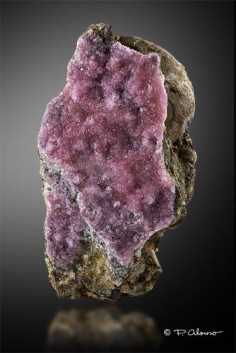 Calcita (variedad calcita cobaltífera)<br />Solita Mine, Peramea, Baix Pallars, Comarca Pallars Sobirà, Lérida / Lleida, Catalonia / Catalunya, Spain<br />4cm x 7cm x 4,5cm<br /> (Autor: Pere Alonso)