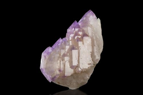 Cuarzo (variedades gwindel y amatista)<br />Glaciar Fiescher, Fiesch, Goms, Wallis (Valais), Suiza<br />9.5 x 10 x 17 cm / cristal principal: 11.2 cm<br /> (Autor: Museo MIM)