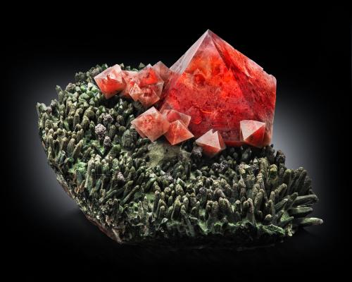 Fluorite on Quartz (variety prase) with Löllingite and Calcite<br />Hexigten Banner (Kèshíkèténg Qí), Chifeng (Ulanhad), Región Autónoma Mongolia Interior, China<br />40 x 34 x 19 cm / main crystal: 19.8 cm..<br /> (Author: MIM Museum)