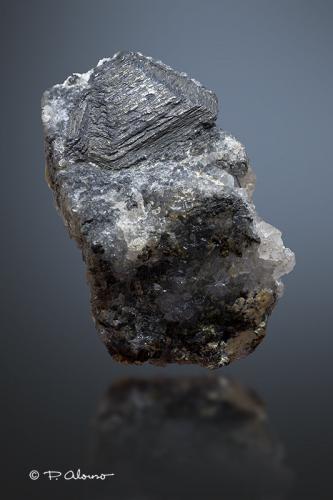 Bismuto<br />Mina La Espuela de San Miguel, Villanueva de Córdoba, Comarca Los Pedroches, Córdoba, Andalucía, España<br />4,5cm x 6cm x 3cm<br /> (Autor: Pere Alonso)