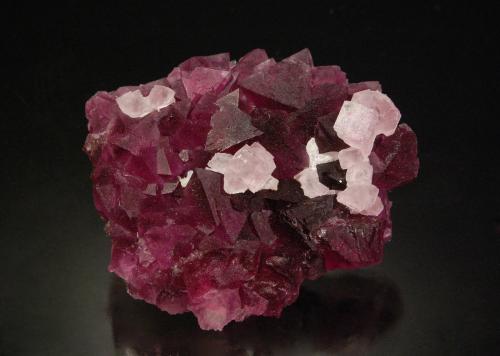 Fluorite<br />Yiwu, Jinhua Prefecture, Zhejiang Province, China<br />5.7 x 4.9 x 2.2 cm<br /> (Author: Michael Shaw)