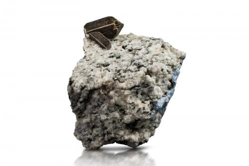 'Hingganite'<br />Zagi Mountain, Hameed Abad Kafoor Dheri, Peshawar, Khyber Pakhtunkhwa, Pakistan<br />6.5 x 3 x 5.5 cm / main crystal: 1.9 cm.<br /> (Author: MIM Museum)