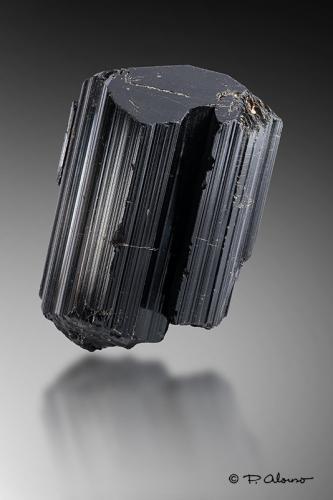 Chorlo<br />Pegmatita Golconda, Governador Valadares, Vale do Rio Doce, Minas Gerais, Brasil<br />6cm x 9cm x 4cm<br /> (Autor: Pere Alonso)