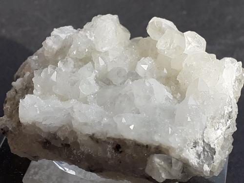 Calcite, Quartz<br />Baimashan tunnel (construction site), Qianbaxia, Wuyishan, Nanping Prefecture, Fujian Province, China<br />4 x 2,5 cm<br /> (Author: Volkmar Stingl)