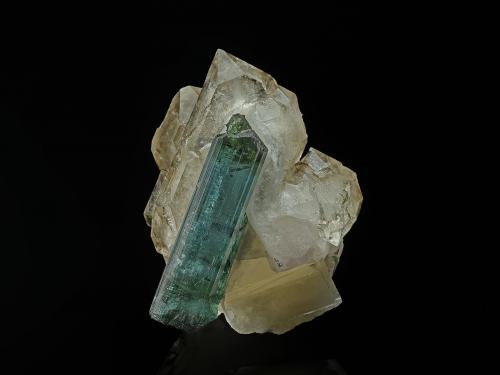 Elbaite (variety indicolite), Quartz (variety smoky quartz)<br />Barra de Salinas, Coronel Murta, Jequitinhonha, Minas Gerais, Brazil<br />6.0 x 4.4 cm<br /> (Author: am mizunaka)