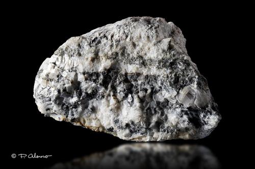 Bismuto<br />Sala Quarry (L'Americano Quarry), Puig de Sant Vicenç, Gualba, Comarca Vallès Oriental, Barcelona, Catalonia / Catalunya, Spain<br />4,5cm x 8cm x 5cm<br /> (Autor: Pere Alonso)