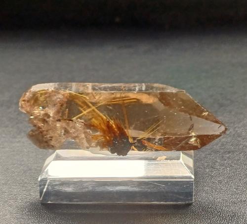 Quartz with Rutile inclusions<br />Novo Horizonte, Bahia, Northeast Region, Brazil<br />65mm x 20mm x 25mm<br /> (Author: Philippe Durand)