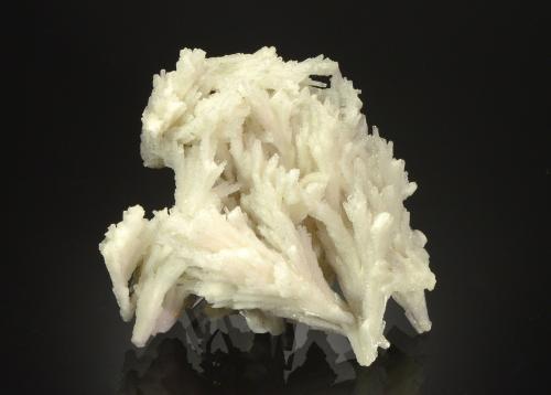 Calcite<br />Himmelfahrt Mine, Freiberg, Freiberg District, Erzgebirgskreis, Saxony/Sachsen, Germany<br />6.9 x 6.2 x 4.0 cm<br /> (Author: Michael Shaw)