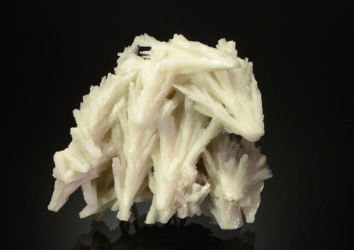 Calcite<br />Himmelfahrt Mine, Freiberg, Freiberg District, Erzgebirgskreis, Saxony/Sachsen, Germany<br />6.9 x 6.2 x 4.0 cm<br /> (Author: Michael Shaw)