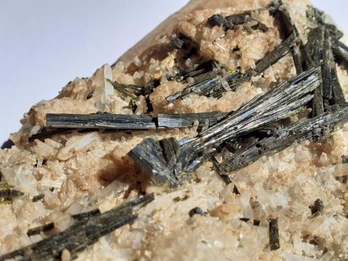 Epidote, Quartz<br />Pampa Blanca, Ticrapo District, Castrovirreyna Province, Huancavelica Department, Peru<br />12 x 9 cm<br /> (Author: Volkmar Stingl)