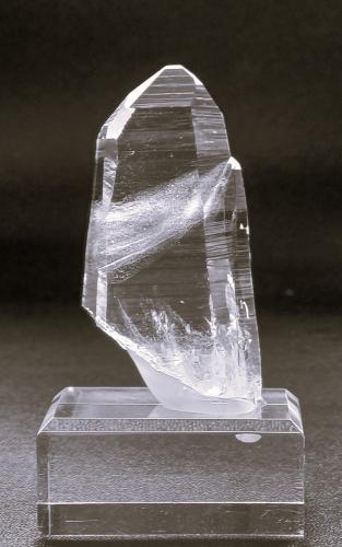 Quartz<br />Mina Peñas Blancas, Municipio San Pablo de Borbur, Cinturón Esmeraldífero Occidental, Departamento Boyacá, Colombia<br />60mm X 20mm X 35mm<br /> (Author: Philippe Durand)