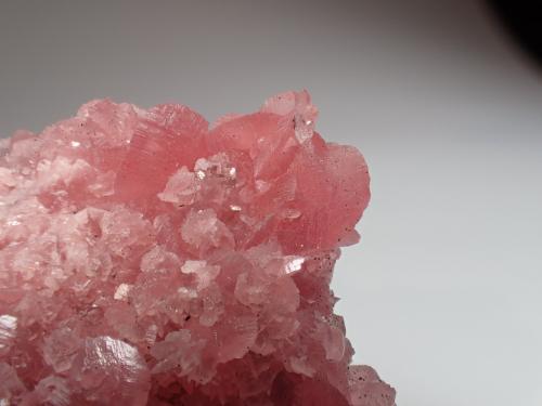 Rhodochrosite, Pyrite, Fluorite, Quartz<br />Wutong Mine, Liubao, Cangwu, Wuzhou Prefecture, Guangxi Zhuang Autonomous Region, China<br />77 mm x 57 mm x 27 mm<br /> (Author: Don Lum)