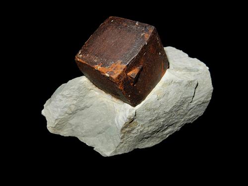 Pyrite<br />Le Bès, Anterrieux, Saint-Flour, Cantal, Auvergne-Rhône-Alpes, France<br />130 mm x 80 mm x 60 mm<br /> (Author: Dany Mabillard)