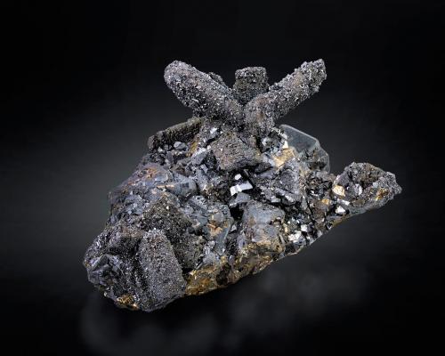 Enargite and Pyrite<br />Distrito Quiruvilca, Provincia Santiago de Chuco, Departamento La Libertad, Perú<br />8 x 7.5 x 5 cm / main crystal: 2.5 cm<br /> (Author: MIM Museum)