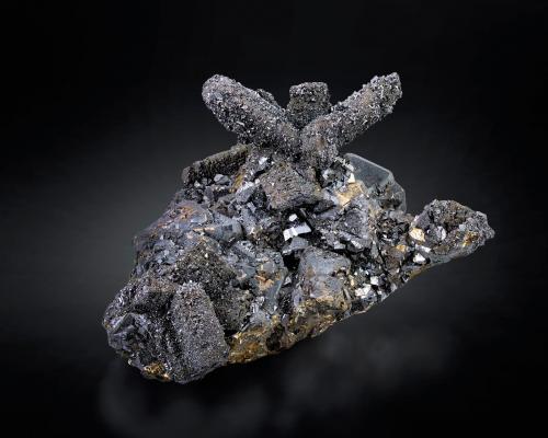 Enargite and Pyrite<br />Quiruvilca District, Santiago de Chuco Province, La Libertad Department, Peru<br />8 x 7.5 x 5 cm / main crystal: 2.5 cm<br /> (Author: MIM Museum)