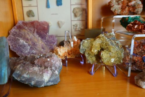 _Fluorita, Cuarzo (variedad cristal de roca), Lepidolita, Pirita, Amatista<br /><br /><br /> (Autor: Marta Lúthien)
