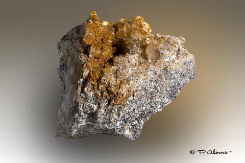 Calcita<br />Berta Quarry, Can Domènech Hill, Roques Blanques Mountains, Sant Cugat del Vallès-El Papiol, Comarca Vallès Occidental / Baix Llobregat, Barcelona, Catalonia / Catalunya, Spain<br />12cm x 12,5cm x 6cm<br /> (Autor: Pere Alonso)